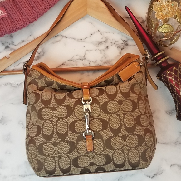 Coach Handbags - 🌸Coach satchel🌸